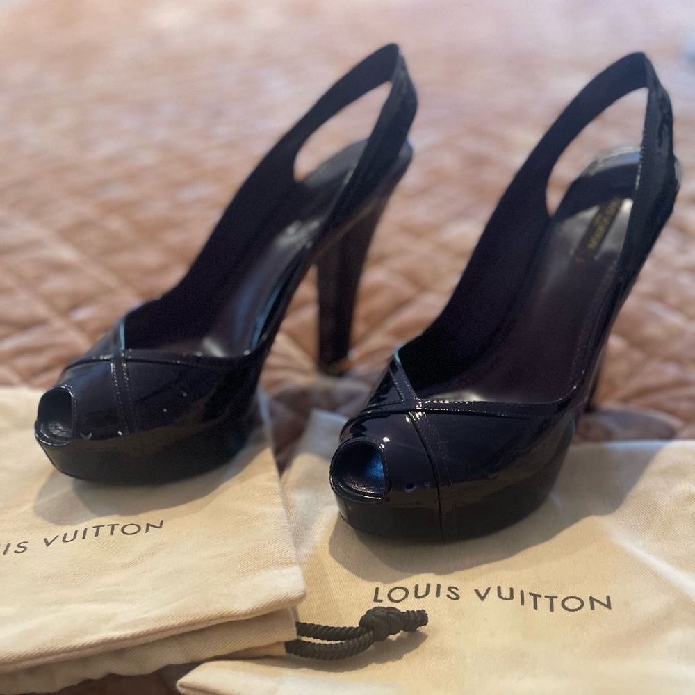 Louis Vuitton NEVER WORN block heel pumps